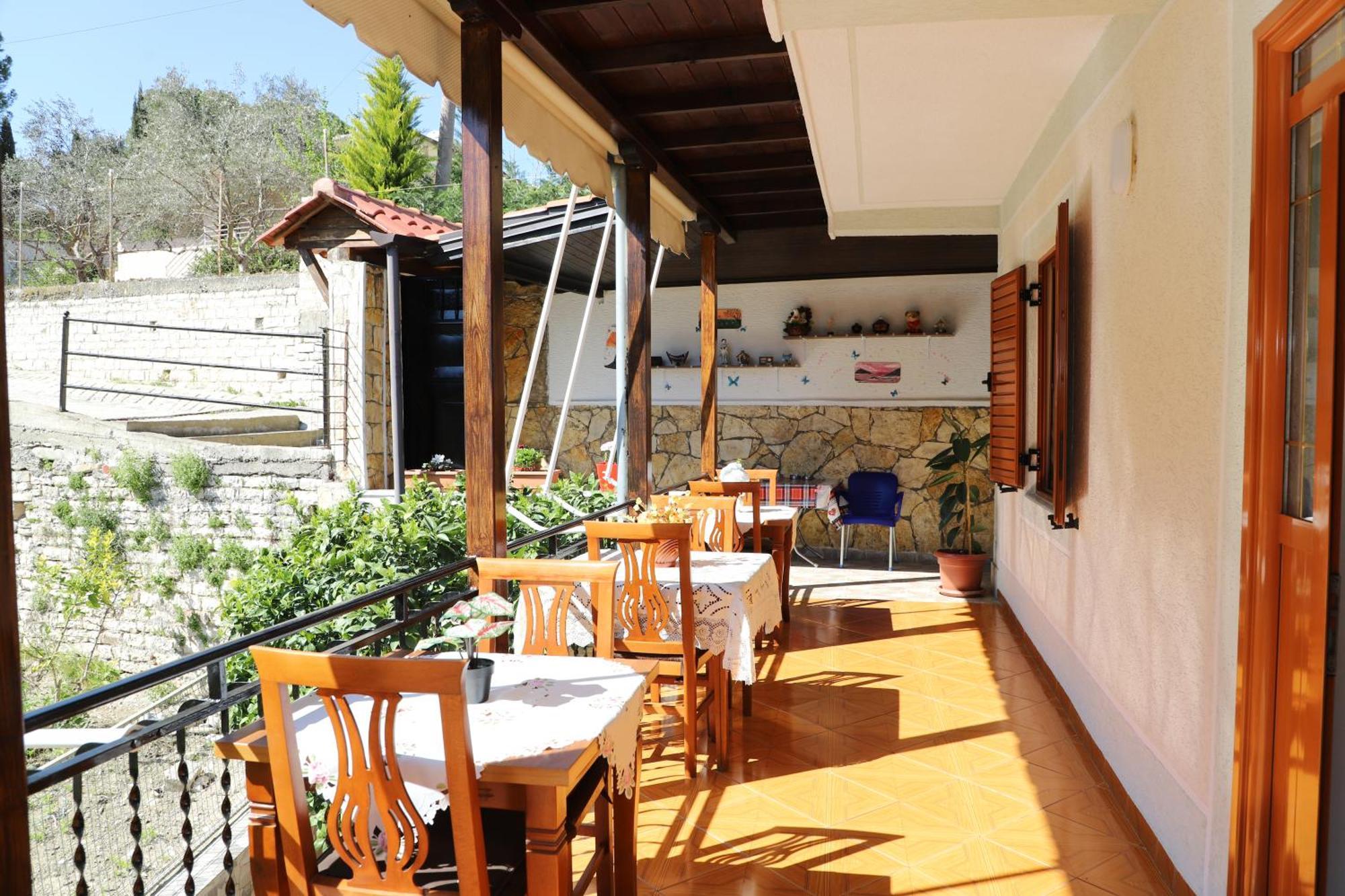 Guest House Marjo Berat Exterior foto