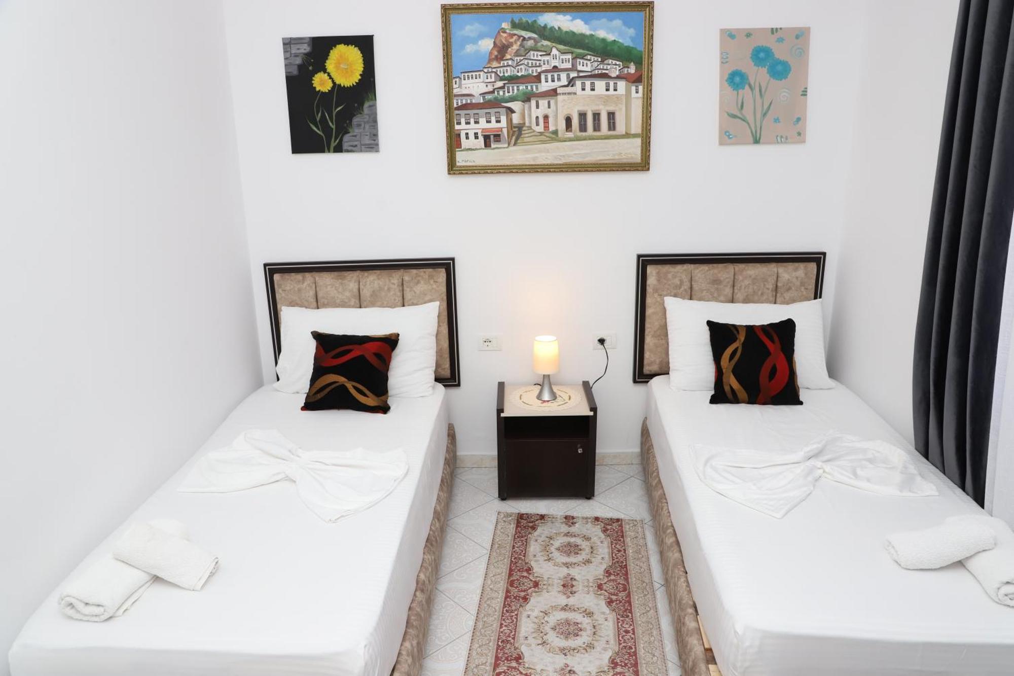 Guest House Marjo Berat Exterior foto