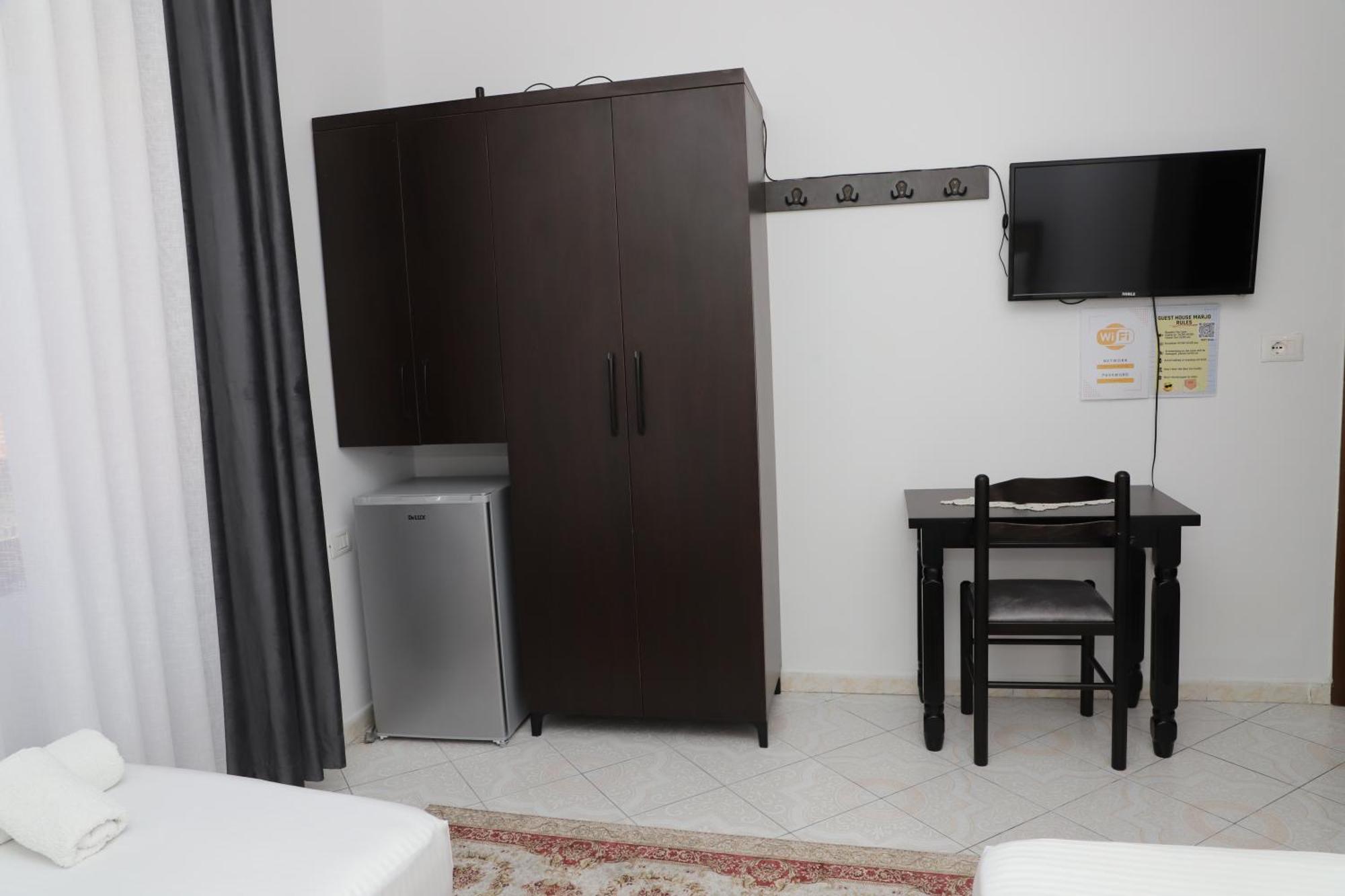 Guest House Marjo Berat Exterior foto