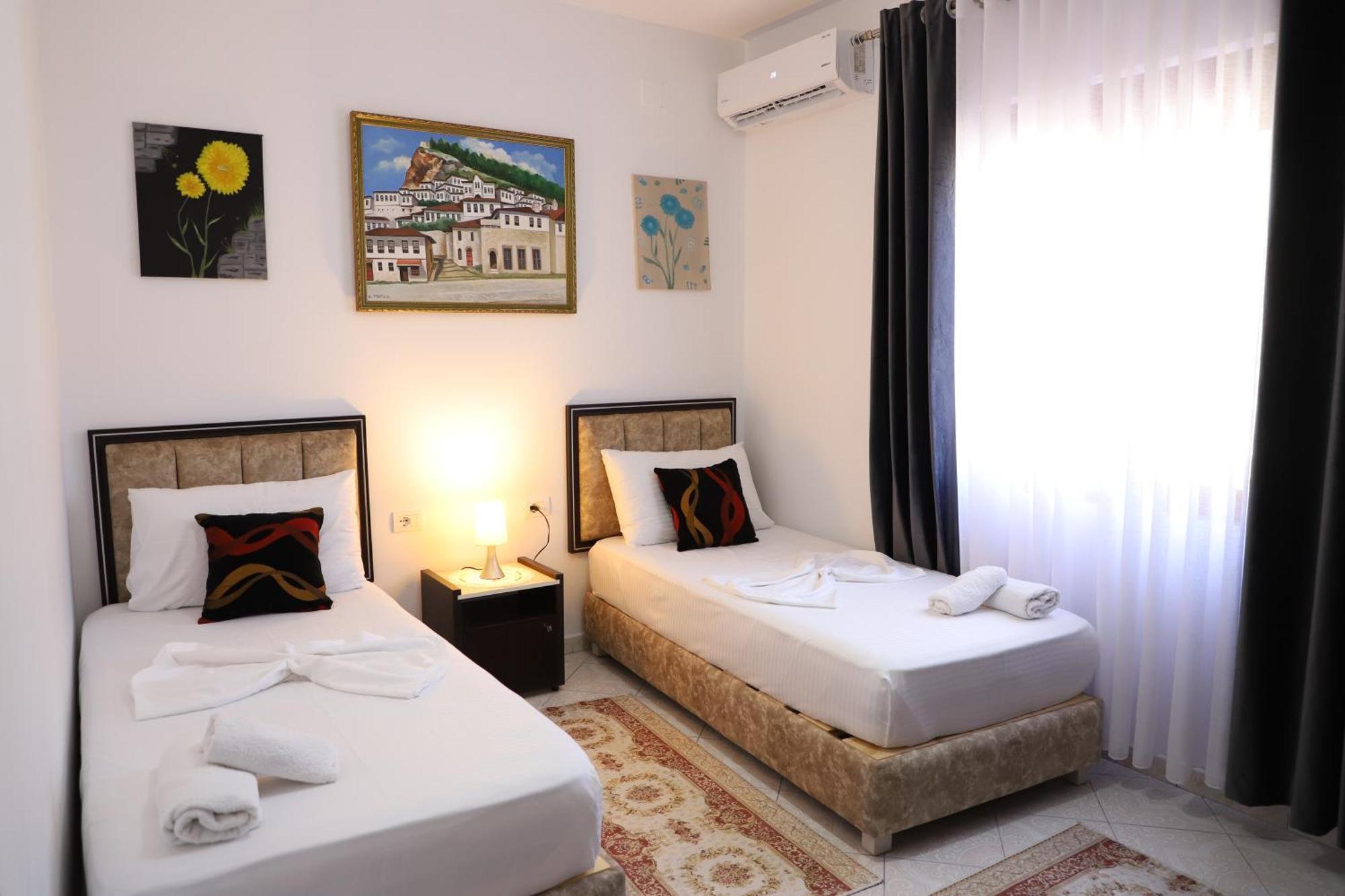 Guest House Marjo Berat Exterior foto