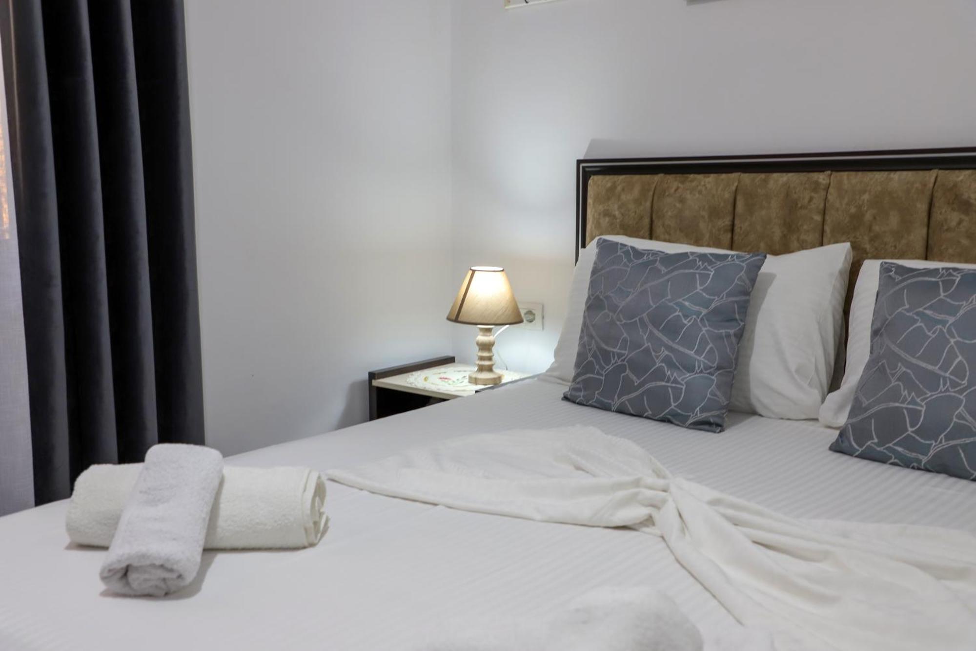 Guest House Marjo Berat Exterior foto